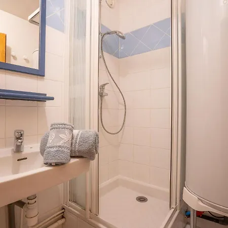 Les Mélèzes-5 *